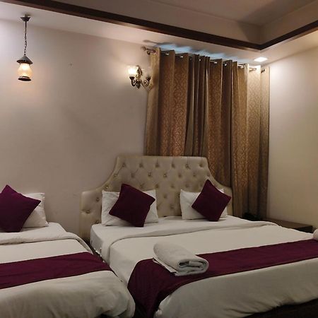 Hotel Agra Grande By Goyal Hoteliers Exteriör bild