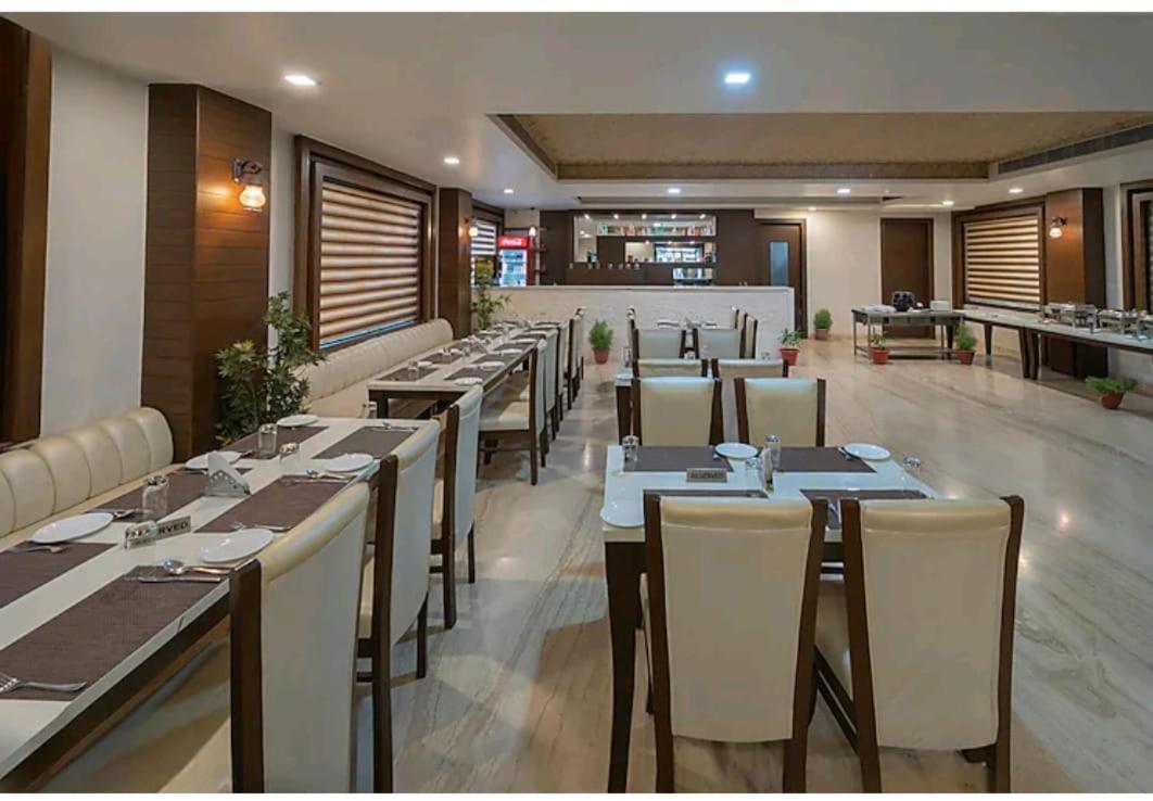 Hotel Agra Grande By Goyal Hoteliers Exteriör bild