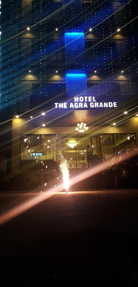 Hotel Agra Grande By Goyal Hoteliers Exteriör bild