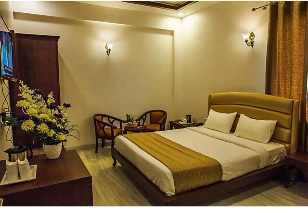 Hotel Agra Grande By Goyal Hoteliers Exteriör bild