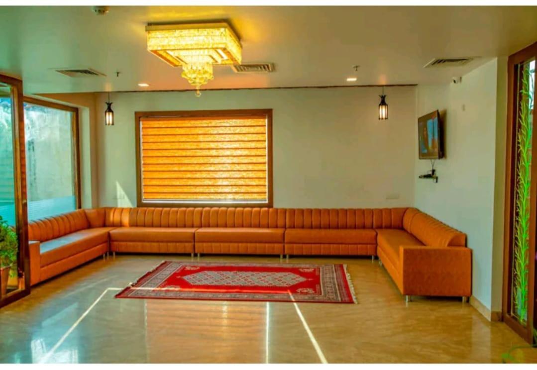 Hotel Agra Grande By Goyal Hoteliers Exteriör bild