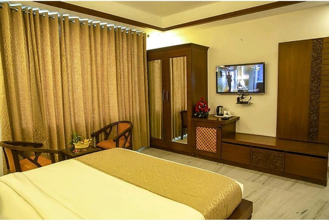 Hotel Agra Grande By Goyal Hoteliers Exteriör bild