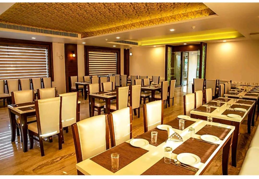 Hotel Agra Grande By Goyal Hoteliers Exteriör bild