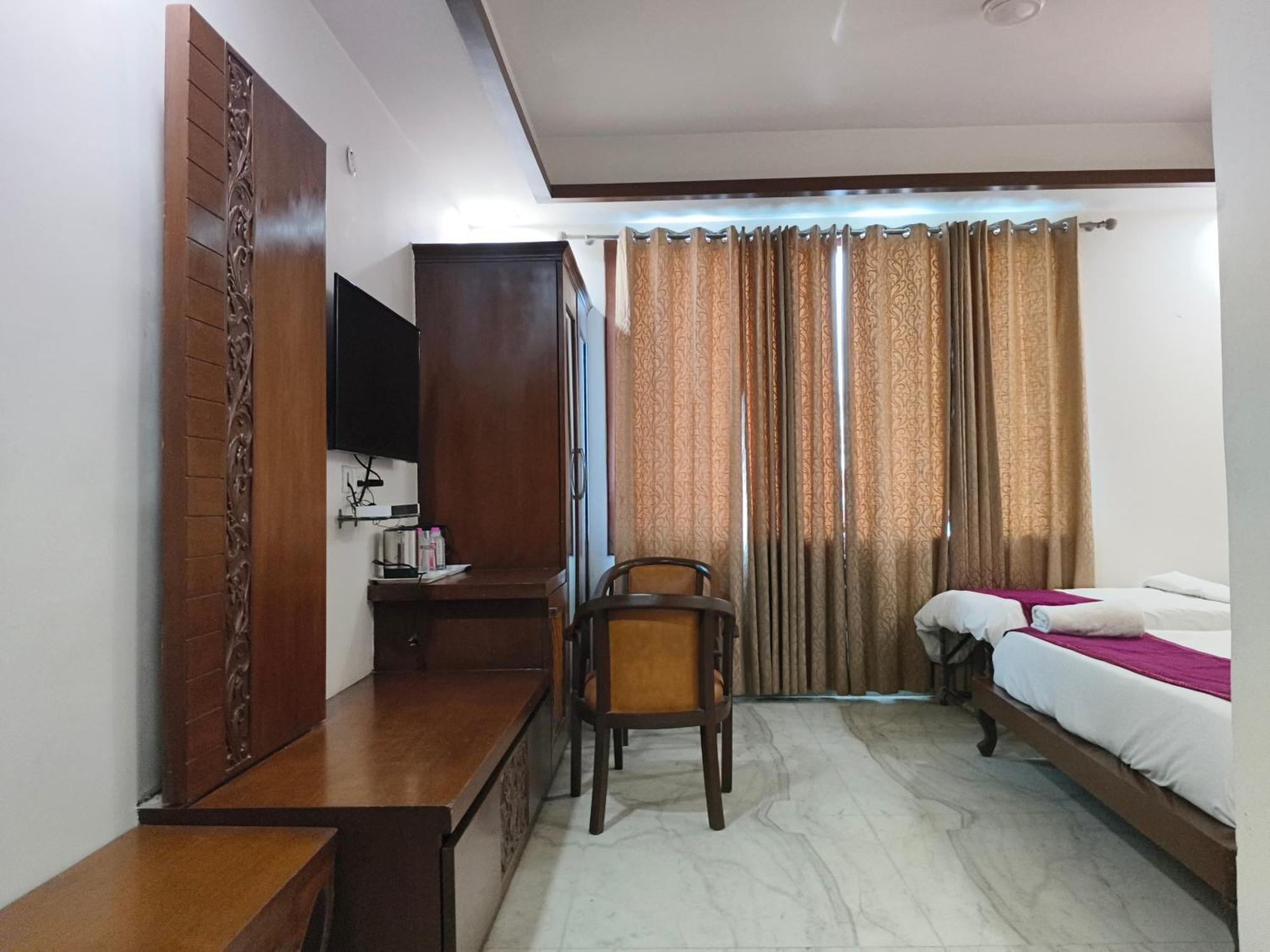 Hotel Agra Grande By Goyal Hoteliers Exteriör bild